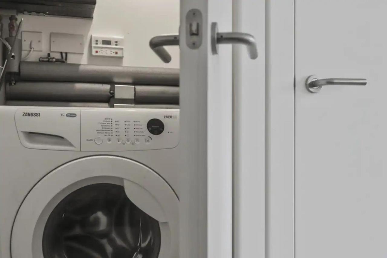 Centrally Located - Modern - 2Bed - 2Bath Apartment ロンドン エクステリア 写真