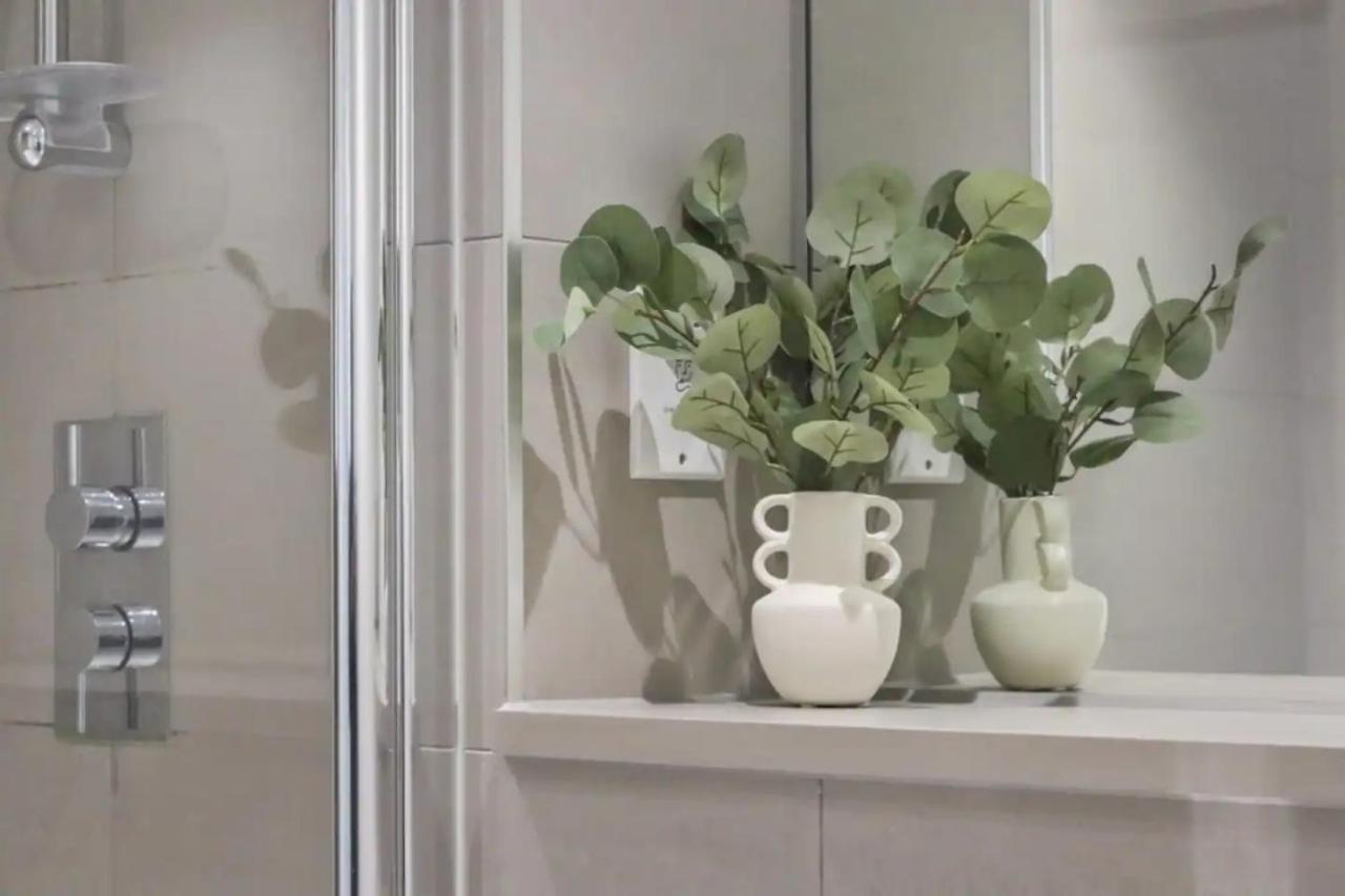 Centrally Located - Modern - 2Bed - 2Bath Apartment ロンドン エクステリア 写真