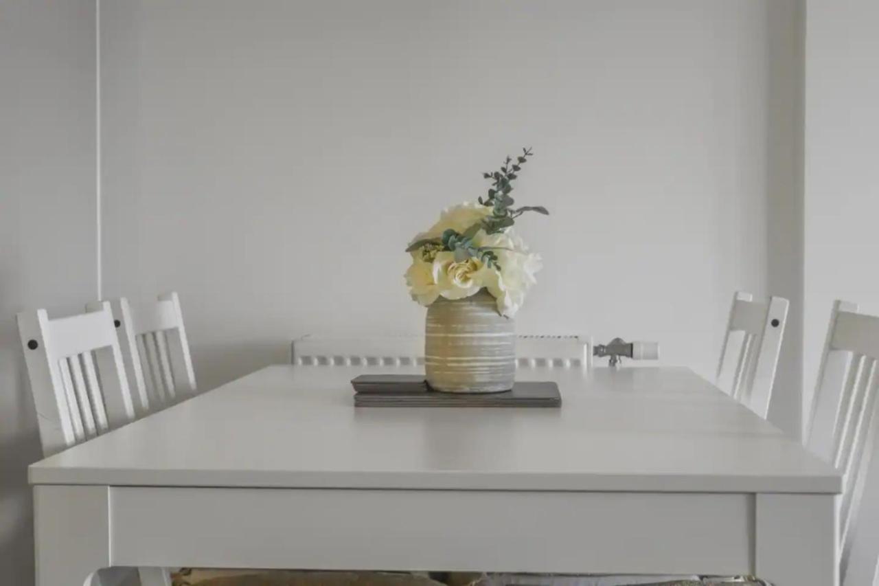 Centrally Located - Modern - 2Bed - 2Bath Apartment ロンドン エクステリア 写真