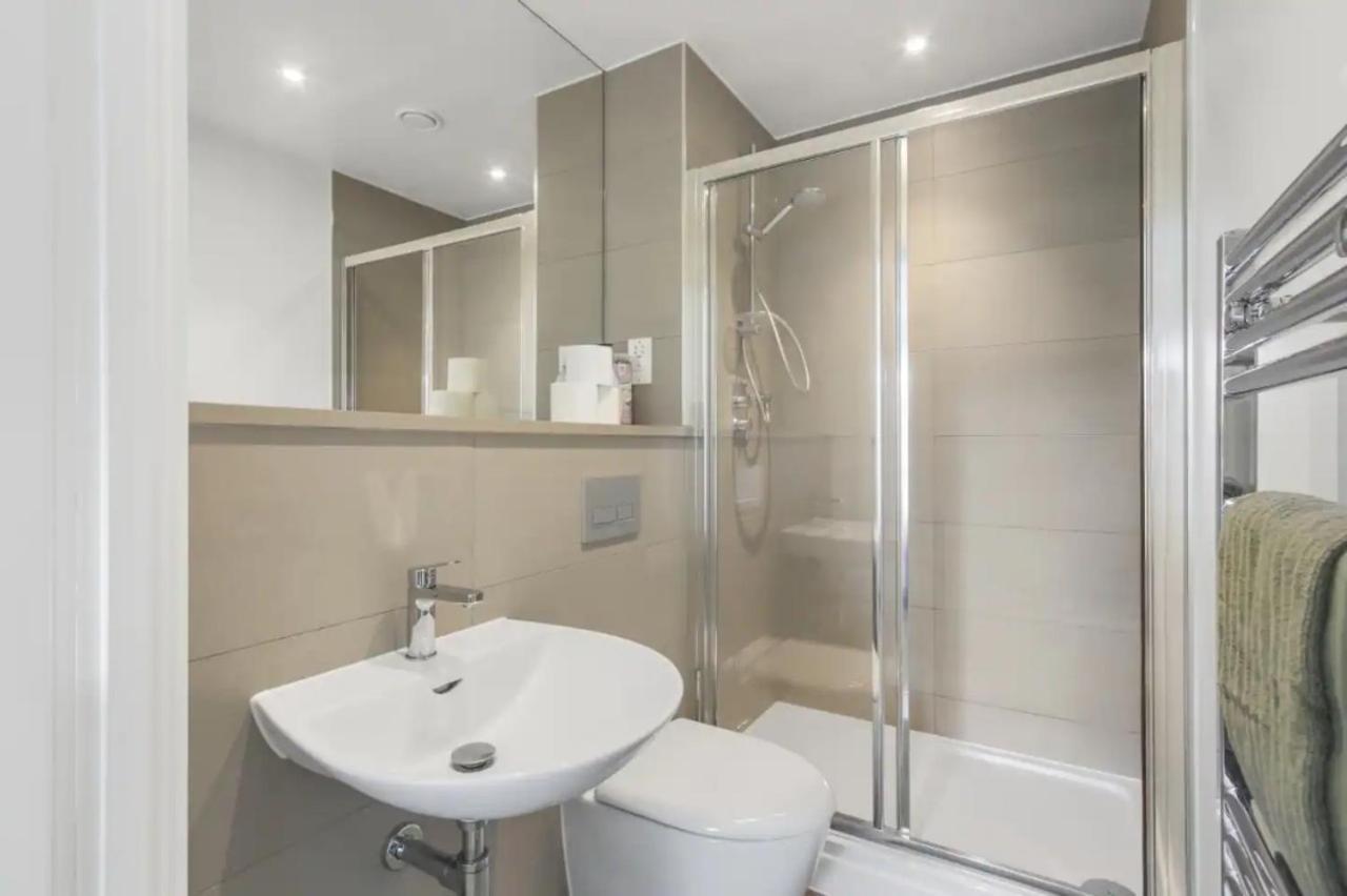 Centrally Located - Modern - 2Bed - 2Bath Apartment ロンドン エクステリア 写真
