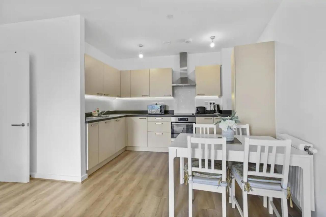 Centrally Located - Modern - 2Bed - 2Bath Apartment ロンドン エクステリア 写真