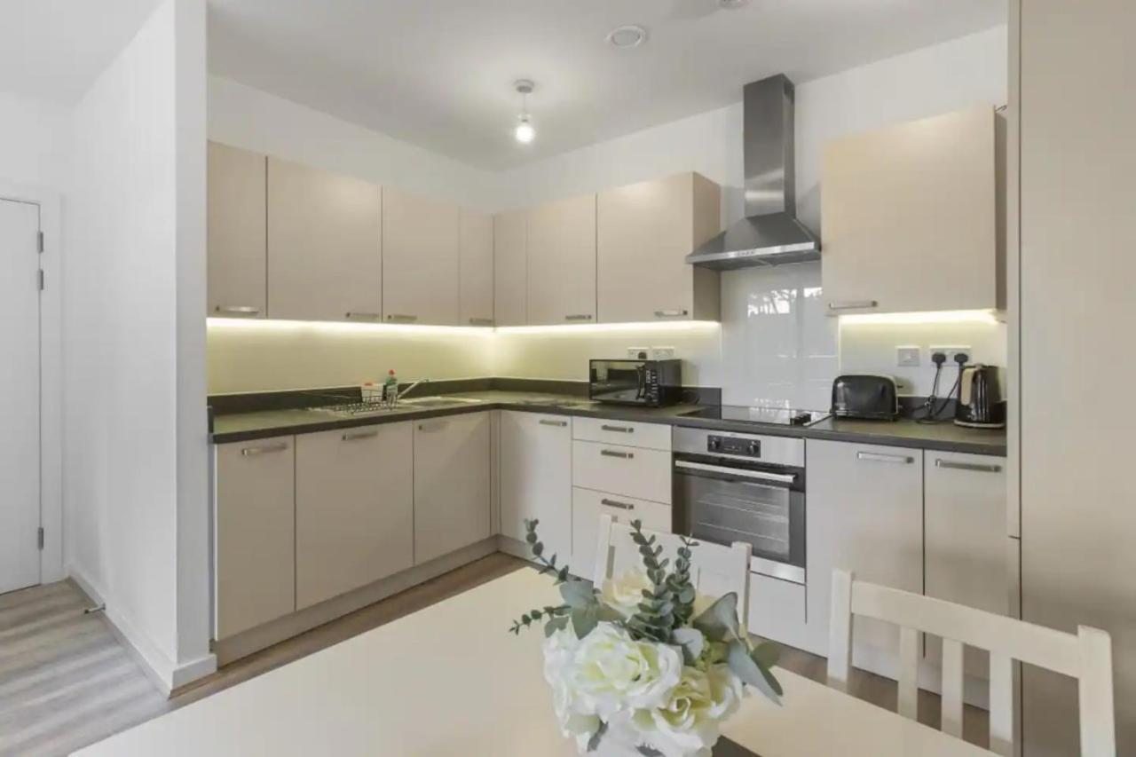 Centrally Located - Modern - 2Bed - 2Bath Apartment ロンドン エクステリア 写真
